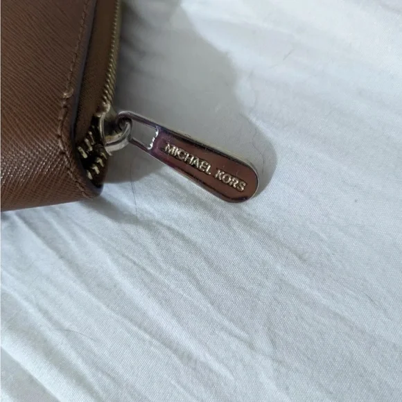 Michael Kors Long wallet Lots Of Storage, Never Used - Picture 10 of 10
